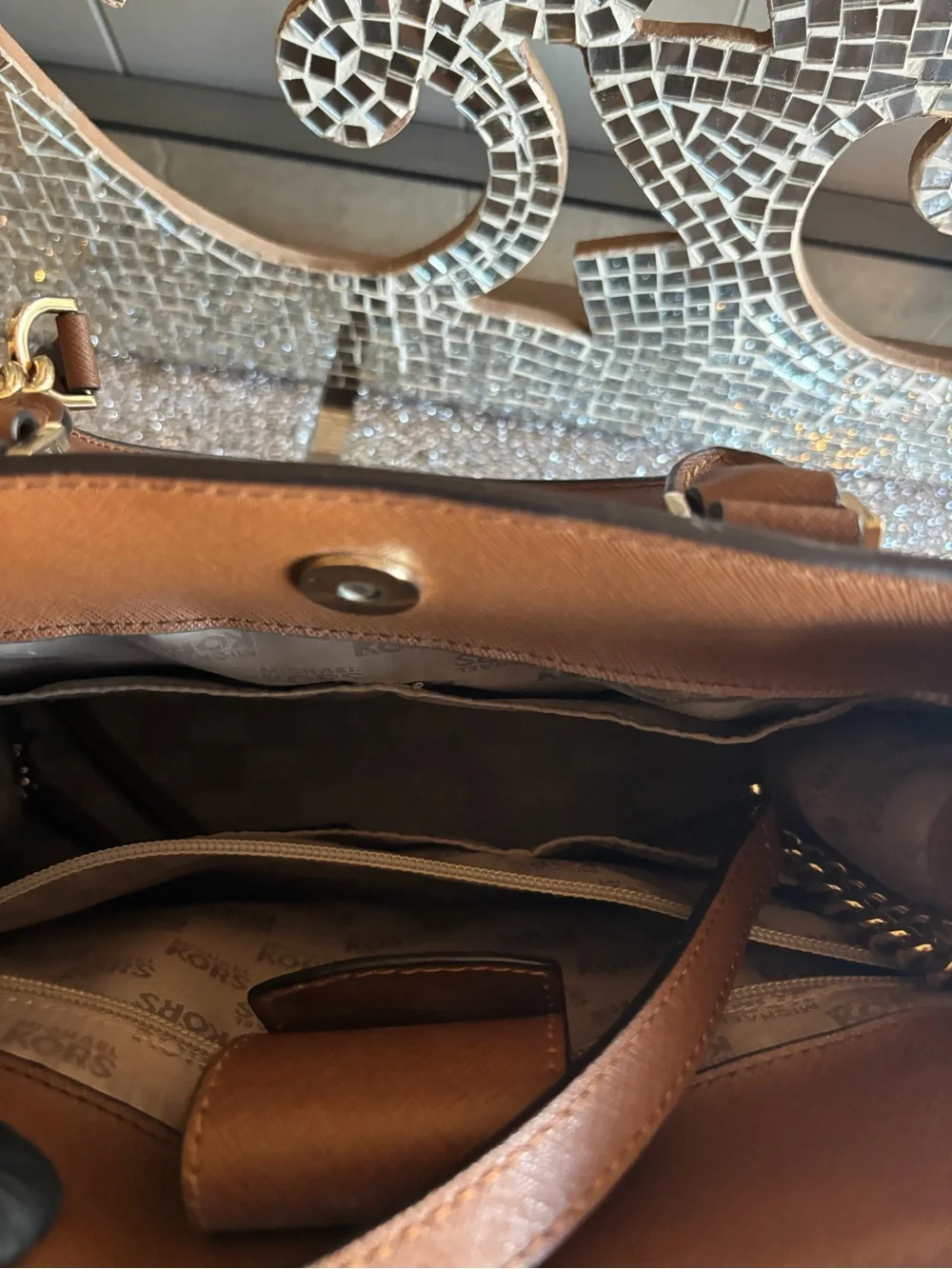 🌟Michael Kors Brown Women’s Handbag with Matching Wallet